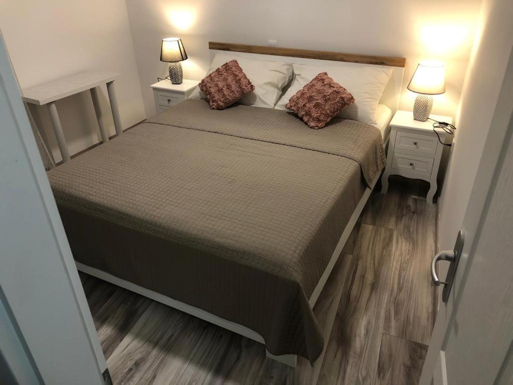 Rooms And Apartments Emily Σπλιτ Εξωτερικό φωτογραφία