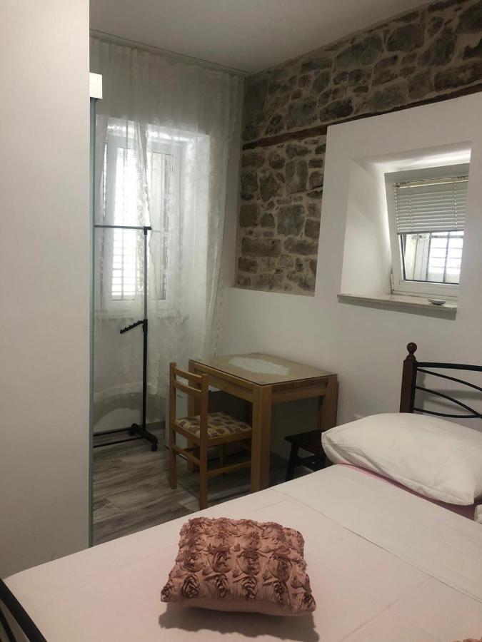 Rooms And Apartments Emily Σπλιτ Εξωτερικό φωτογραφία