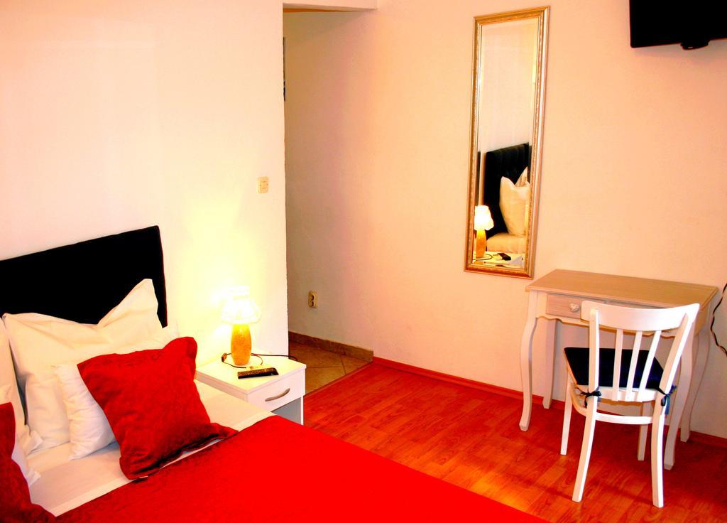 Rooms And Apartments Emily Σπλιτ Εξωτερικό φωτογραφία