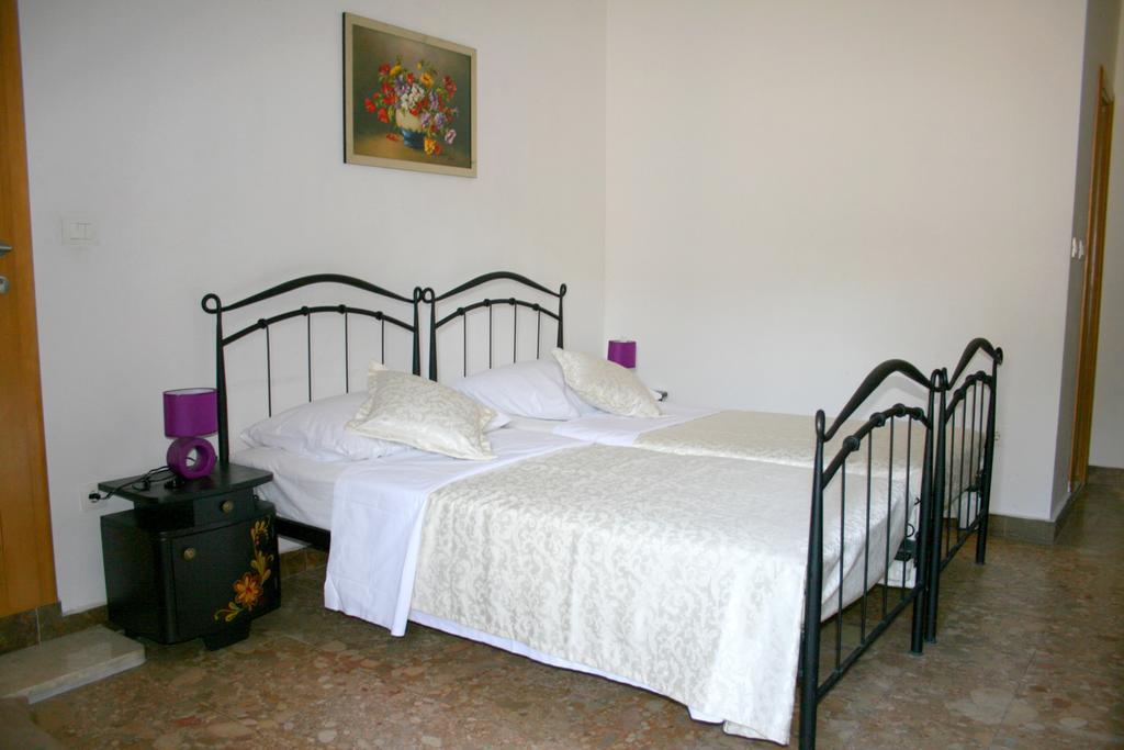 Rooms And Apartments Emily Σπλιτ Εξωτερικό φωτογραφία