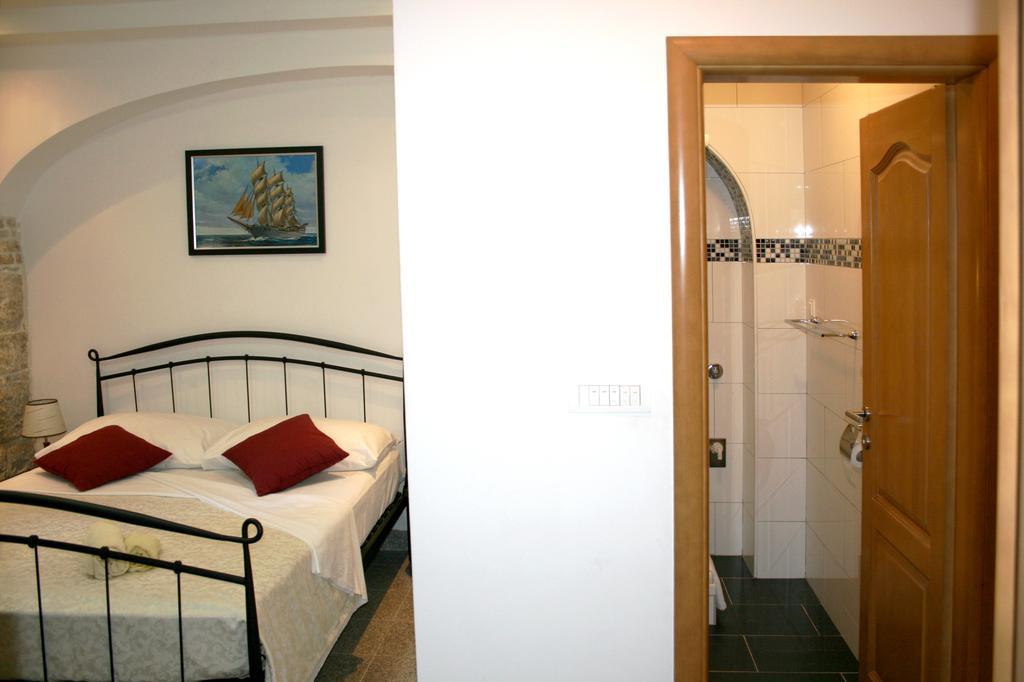 Rooms And Apartments Emily Σπλιτ Εξωτερικό φωτογραφία